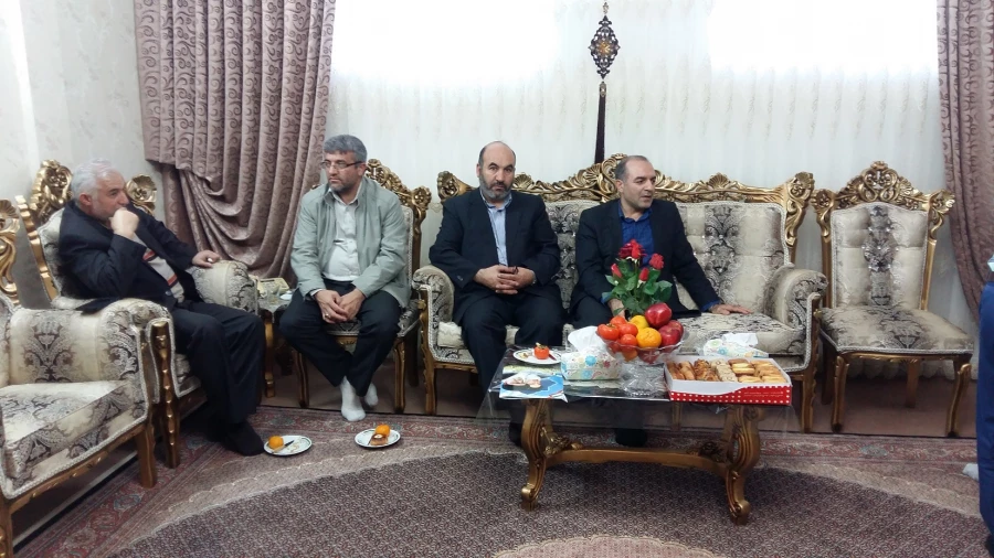 سرپرست مدیریت دانشگاه فرهنگیان استان اردبیل به مناسبت هفته ی بسیج با خانواده ی شهید محمد مهرآور دیدار کرد. 5