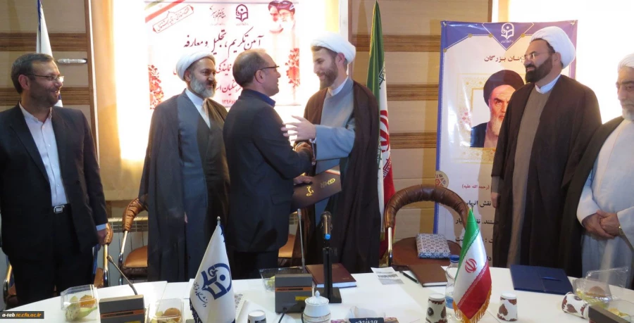 دکتر عبدی در مراسم تکریم و معرفی مسئول نهاد نمایندگی مقام معظم رهبری در دانشگاه فرهنگیان اردبیل:

نهاد رهبری، بازوی پرتوان دانشگاه در زمینه تعلیم و تربیت آینده سازان کشور است. 2