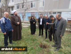 مراسم روز درختکاری در دانشگاه فرهنگیان اردبیل با حضور مسؤولان برگزار شد.
«باید دست دوستی به سوی طبیعت دراز کنیم و پیوندی عمیق و محکم را با آن برقرار سازیم» 2