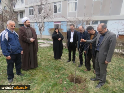 به مناسبت روز درختکاری چند نهال درخت در دانشگاه فرهنگیان اردبیل با حضور مسؤولان کاشته شد.

       «باید دست دوستی به سوی طبیعت دراز کنیم و پیوندی عمیق و محکم را با آن برقرار سازیم»