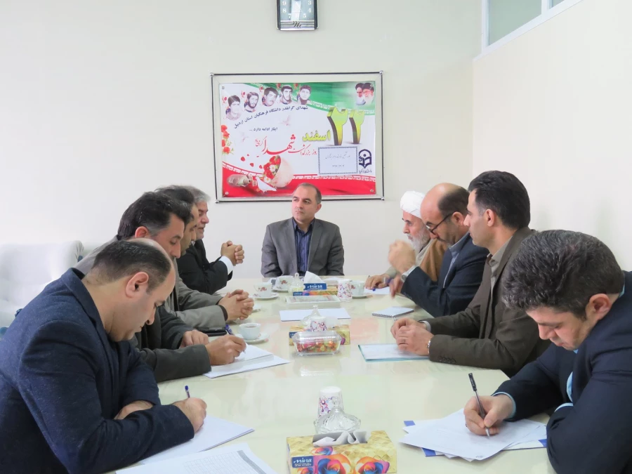 اولین جلسه «ستاد شاهد و ایثارگران» در محل مدیریت دانشگاه فرهنگیان استان اردبیل با حضور مسئولان بنیاد شهید استان اردبیل تشکیل شد. 3