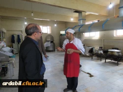 بازدید دکتر عبدی از نحوه                                            ی پخت غذا و توزیع غذا در آشپزخانه ی  پردیس علامه طباطبایی دانشگاه فرهنگیان اردبیل  3