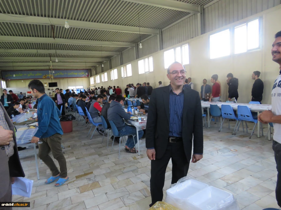 بازدید دکتر عبدی از نحوه                                            ی پخت غذا و توزیع غذا در آشپزخانه ی  پردیس علامه طباطبایی دانشگاه فرهنگیان اردبیل  2