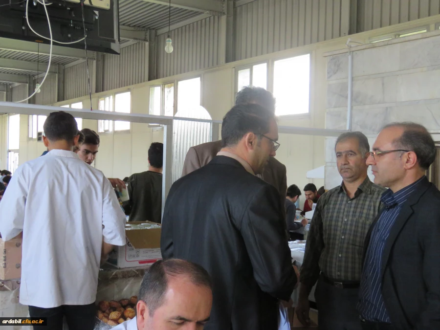 بازدید دکتر عبدی از نحوه                                            ی پخت غذا و توزیع غذا در آشپزخانه ی  پردیس علامه طباطبایی دانشگاه فرهنگیان اردبیل  2
