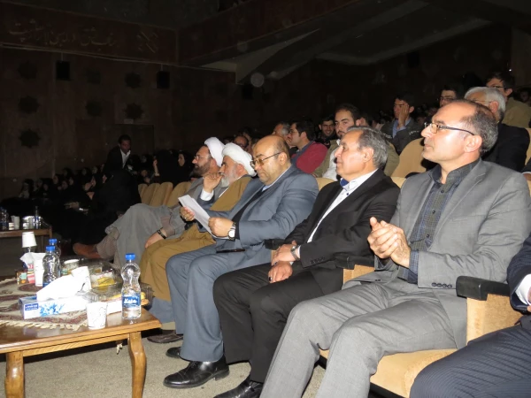 دکتر عبدی در آیین تجلیل از نومعلمان و دانشجومعلمان برتر :

باید در دانشگاه شریف فرهنگیان با تلاش مضاعف و همت والای جوانان و مسئولان، با آرامش و اراده آهنین، به پرورش و شکوفایی استعدادهای بی نهایت این سرزمین تمرکز شود. 
 2