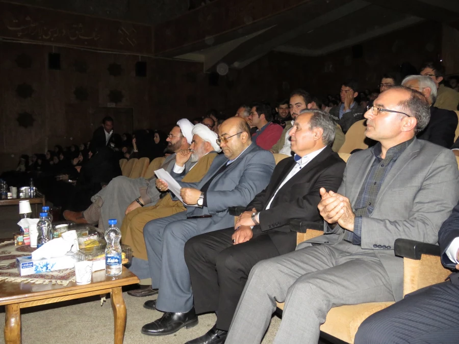 دکتر عبدی در آیین تجلیل از نومعلمان و دانشجومعلمان برتر :

باید در دانشگاه شریف فرهنگیان با تلاش مضاعف و همت والای جوانان و مسئولان، با آرامش و اراده آهنین، به پرورش و شکوفایی استعدادهای بی نهایت این سرزمین تمرکز شود. 
 2