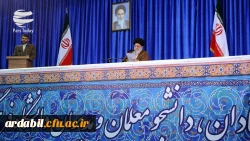 رهبر انقلاب در دیدار صبح امروز با  استادان، دانشجو معلمان  و مدیران دانشگاه فرهنگیان کشور:
 رئیس جمهور آمریکا حرف های سخیف و سبکی زد/ از طرف ملت ایران می گویم آقای ترامپ شما غلط می کنید/ دیدید که هسته ای بهانه بود. 2