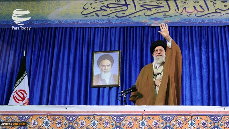 رهبر انقلاب در دیدار صبح امروز با  استادان، دانشجو معلمان  و مدیران دانشگاه فرهنگیان کشور:
 رئیس جمهور آمریکا حرف های سخیف و سبکی زد/ از طرف ملت ایران می گویم آقای ترامپ شما غلط می کنید/ دیدید که هسته ای بهانه بود. 2