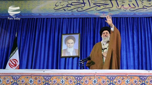 رهبر انقلاب در دیدار صبح امروز با  استادان، دانشجو معلمان  و مدیران دانشگاه فرهنگیان کشور:
 رئیس جمهور آمریکا حرف های سخیف و سبکی زد/ از طرف ملت ایران می گویم آقای ترامپ شما غلط می کنید/ دیدید که هسته ای بهانه بود. 2