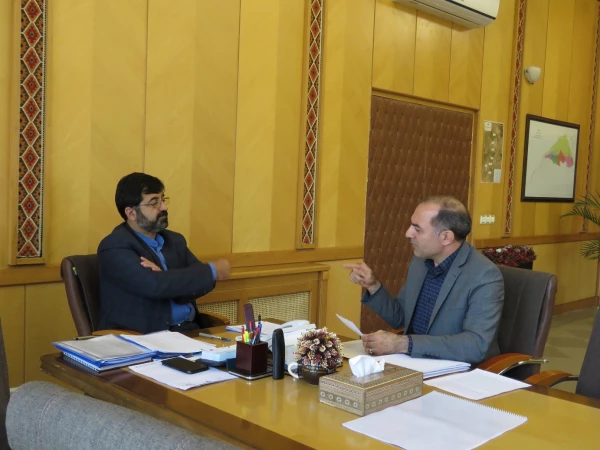 تسلیم نامۀ ریاست محترم دانشگاه فرهنگیان کشور  در خصوص تشکیل هیات امناء به استاندار محترم اردبیل 3