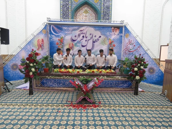 محفل نورانی انس با قرآن کریم  در دانشگاه فرهنگیان استان با حضور بیش از 550 نفر از دانشجو معلمان، اساتید و کارکنان دانشگاه فرهنگیان در مهدیه اردبیل برگزار شد. 2