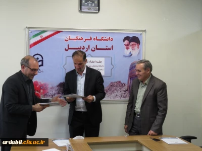 «تفاهم نامه مبارک  و مهم  در ماه مبارک و با عظمت »

امضا تفاهم نامه بین شهرداری،  اداره کل آموزش و پرورش و دانشگاه فرهنگیان استان اردبیل