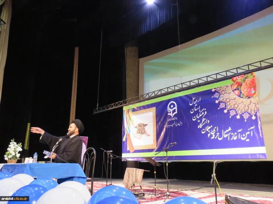 نماینده ولی فقیه در استان و امام جمعه اردبیل گفت: 

«اگر مسئولیتی در کشور داشته باشم الویت اول کشور را به آموزش و پرورش می دهم تا در عرض دو دهه کشور از این رو به آن رو شود» 2