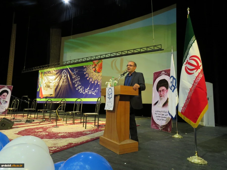 نماینده ولی فقیه در استان و امام جمعه اردبیل گفت: 

«اگر مسئولیتی در کشور داشته باشم الویت اول کشور را به آموزش و پرورش می دهم تا در عرض دو دهه کشور از این رو به آن رو شود» 2