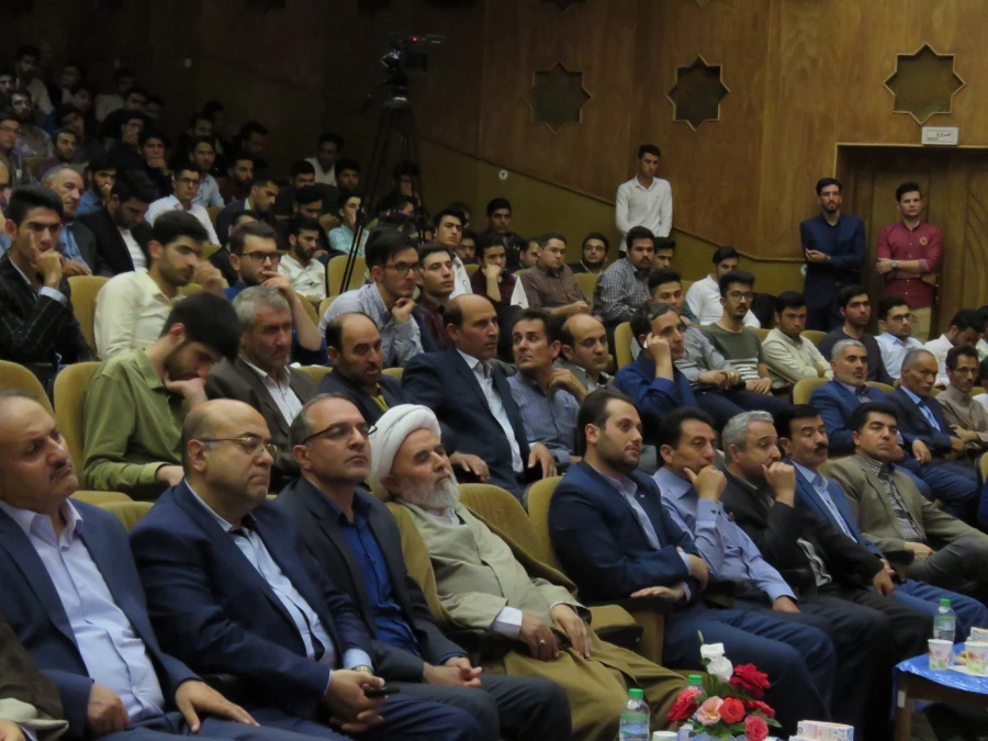 نماینده ولی فقیه در استان و امام جمعه اردبیل گفت: 

«اگر مسئولیتی در کشور داشته باشم الویت اول کشور را به آموزش و پرورش می دهم تا در عرض دو دهه کشور از این رو به آن رو شود» 3