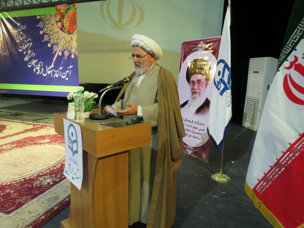 نماینده ولی فقیه در استان و امام جمعه اردبیل گفت: 

«اگر مسئولیتی در کشور داشته باشم الویت اول کشور را به آموزش و پرورش می دهم تا در عرض دو دهه کشور از این رو به آن رو شود» 4