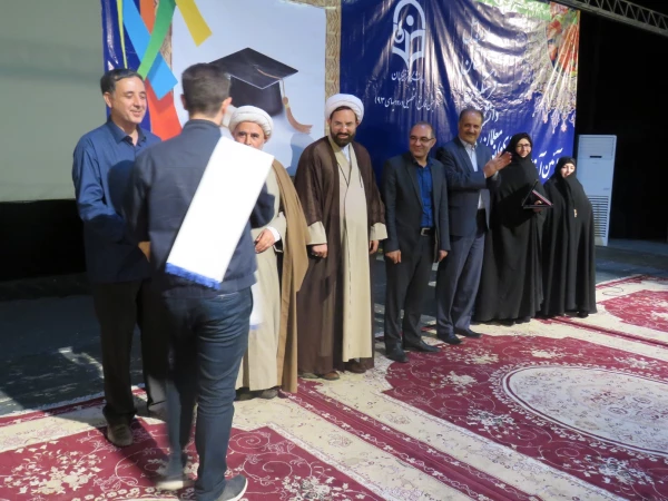 نماینده ولی فقیه در استان و امام جمعه اردبیل گفت: 

«اگر مسئولیتی در کشور داشته باشم الویت اول کشور را به آموزش و پرورش می دهم تا در عرض دو دهه کشور از این رو به آن رو شود» 6