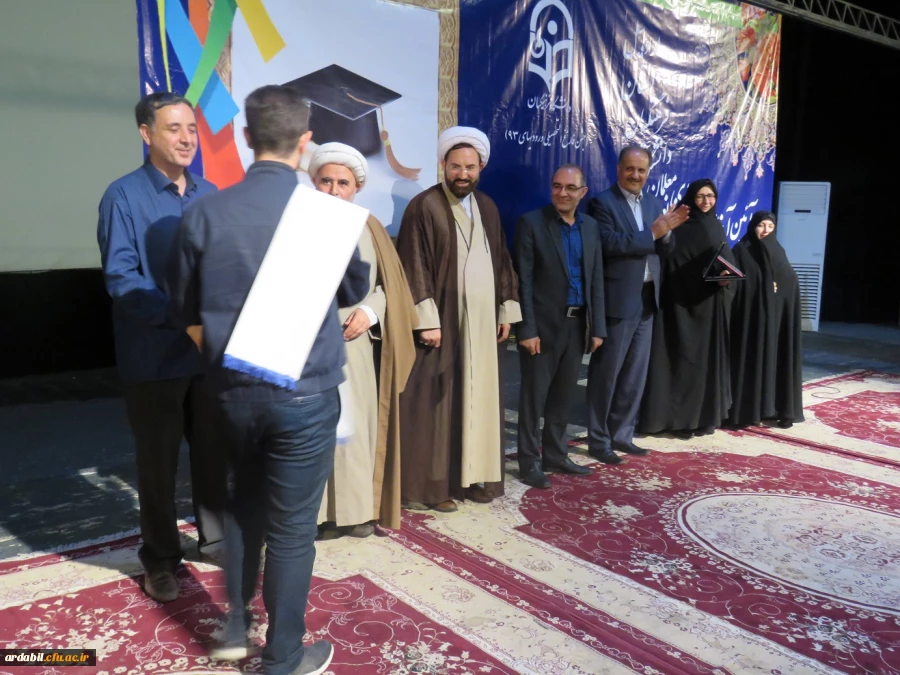 نماینده ولی فقیه در استان و امام جمعه اردبیل گفت: 

«اگر مسئولیتی در کشور داشته باشم الویت اول کشور را به آموزش و پرورش می دهم تا در عرض دو دهه کشور از این رو به آن رو شود» 6