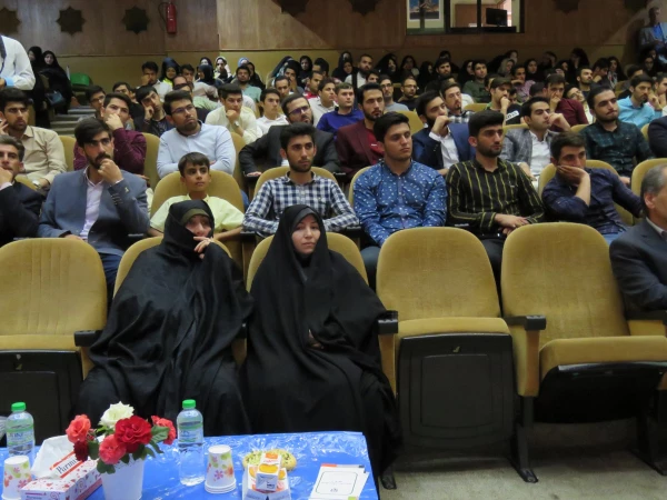 نماینده ولی فقیه در استان و امام جمعه اردبیل گفت: 

«اگر مسئولیتی در کشور داشته باشم الویت اول کشور را به آموزش و پرورش می دهم تا در عرض دو دهه کشور از این رو به آن رو شود» 7