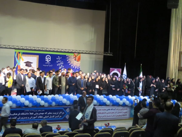 نماینده ولی فقیه در استان و امام جمعه اردبیل گفت: 

«اگر مسئولیتی در کشور داشته باشم الویت اول کشور را به آموزش و پرورش می دهم تا در عرض دو دهه کشور از این رو به آن رو شود» 4