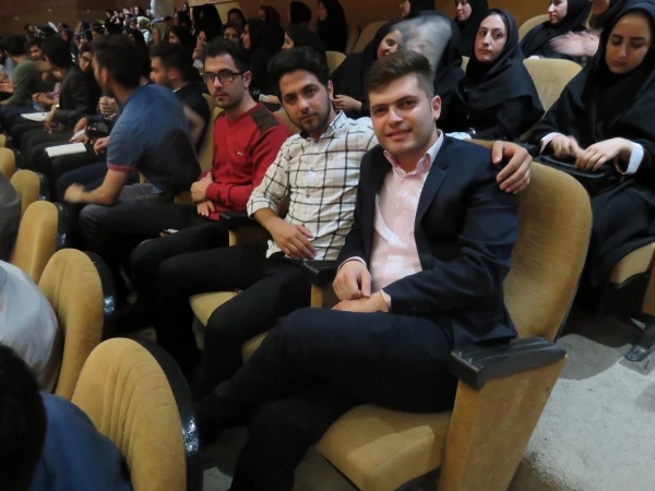 نماینده ولی فقیه در استان و امام جمعه اردبیل گفت: 

«اگر مسئولیتی در کشور داشته باشم الویت اول کشور را به آموزش و پرورش می دهم تا در عرض دو دهه کشور از این رو به آن رو شود» 3