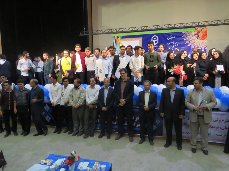 نماینده ولی فقیه در استان و امام جمعه اردبیل گفت: 

«اگر مسئولیتی در کشور داشته باشم الویت اول کشور را به آموزش و پرورش می دهم تا در عرض دو دهه کشور از این رو به آن رو شود» 5