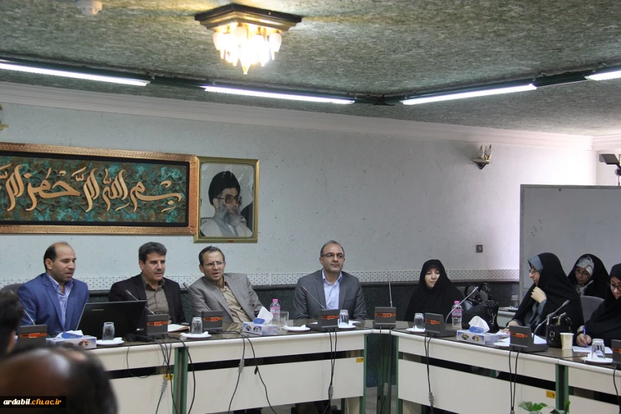 در دوره آموزشی کارشناسان پژوهش مطرح شده:
شیوه نامه های پژوهشی، شاخص اعتبار نشریات علمی، آشنایی با پایگاه های اطلاعاتی دانشگاه 2