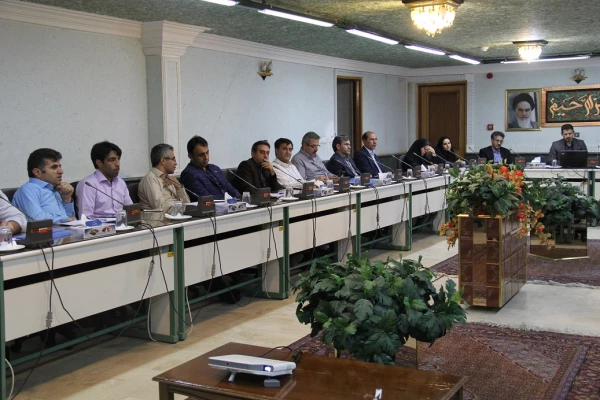 در دوره آموزشی کارشناسان پژوهش مطرح شده:
شیوه نامه های پژوهشی، شاخص اعتبار نشریات علمی، آشنایی با پایگاه های اطلاعاتی دانشگاه 3