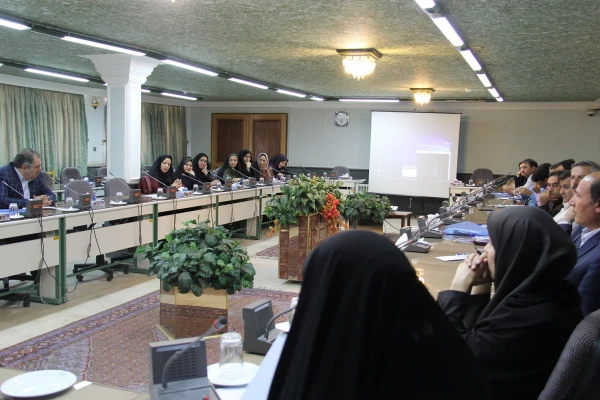 در دوره آموزشی کارشناسان پژوهش مطرح شده:
شیوه نامه های پژوهشی، شاخص اعتبار نشریات علمی، آشنایی با پایگاه های اطلاعاتی دانشگاه 4