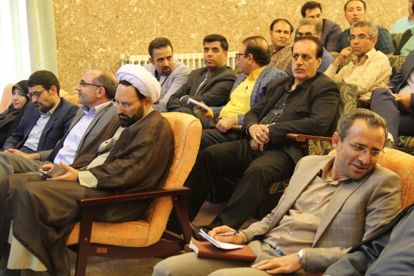 معاون پژوهشی دانشگاه فرهنگیان در اختتامیه نشست آموزشی کارشناسان پژوهش:
اجرای طرح مشاور پژوهشی دانشجو و سخنرانی علمی هفتگی
 2