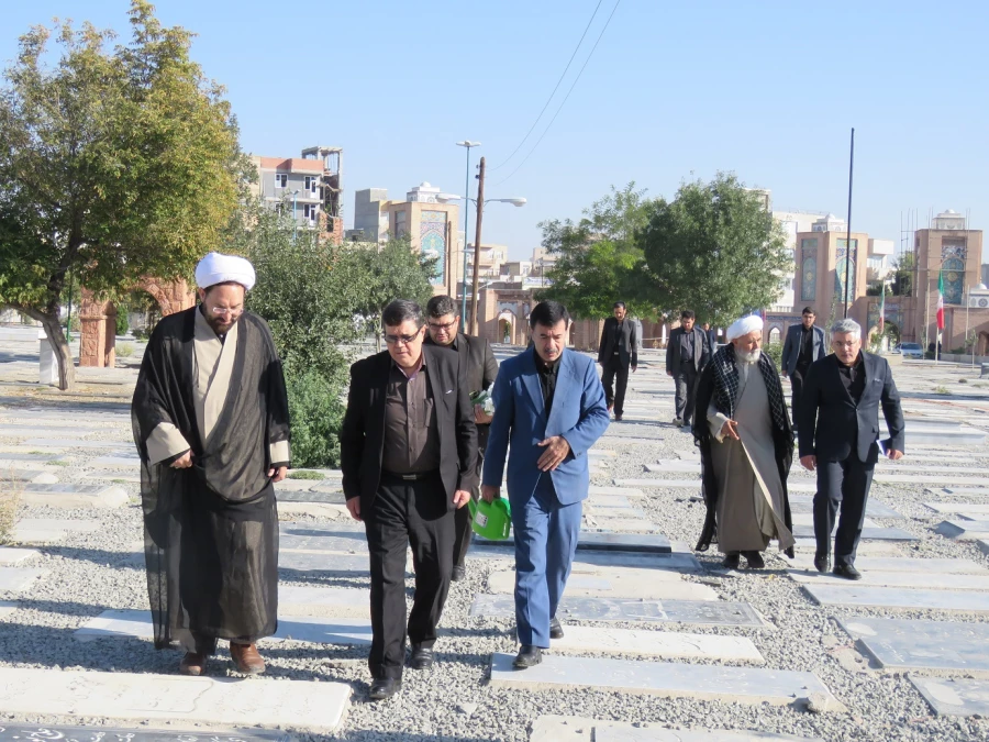 ادای احترام هیات رییسه دانشگاه فرهنگیان  در اردبیل به شهدای هشت سال دفاع مقدس 4