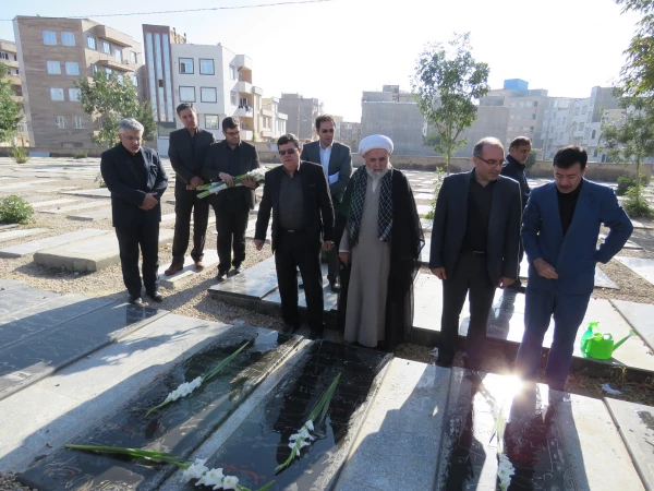ادای احترام هیات رییسه دانشگاه فرهنگیان  در اردبیل به شهدای هشت سال دفاع مقدس 3