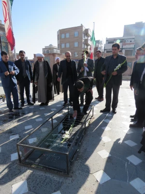 ادای احترام هیات رییسه دانشگاه فرهنگیان  در اردبیل به شهدای هشت سال دفاع مقدس 5
