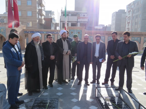 ادای احترام هیات رییسه دانشگاه فرهنگیان  در اردبیل به شهدای هشت سال دفاع مقدس 2