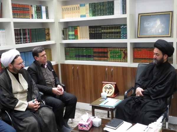 حضرت آیت الله سید حسن عاملی: 

معلم خوب از قاضی عادل با ارزش تر است. اصلی ترین مسؤلیت کشور را به شما داده اند زیرساخت های فرهنگی، غیرت دینی، امانتداری و حساسیت به هویت جمعی در گروه تربیت شماست. 2