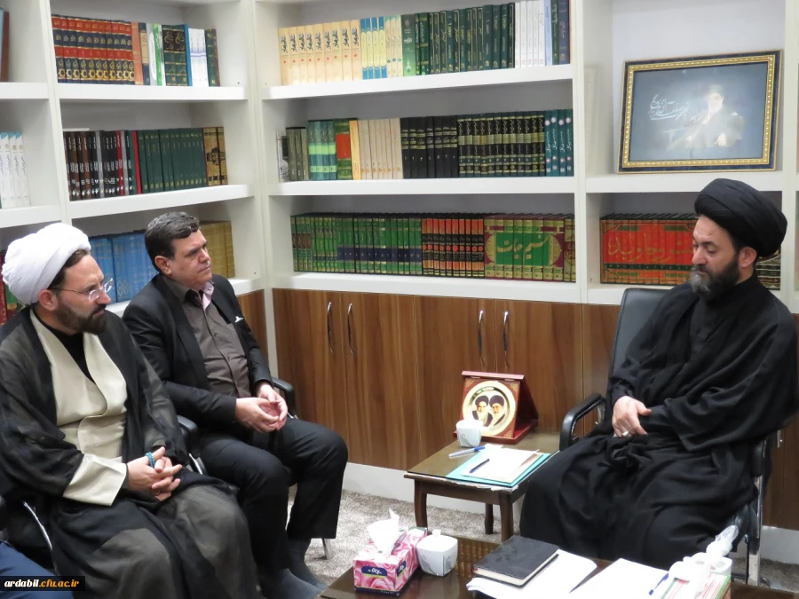 حضرت آیت الله سید حسن عاملی: 

معلم خوب از قاضی عادل با ارزش تر است. اصلی ترین مسؤلیت کشور را به شما داده اند زیرساخت های فرهنگی، غیرت دینی، امانتداری و حساسیت به هویت جمعی در گروه تربیت شماست. 2