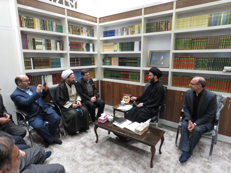 حضرت آیت الله سید حسن عاملی: 

معلم خوب از قاضی عادل با ارزش تر است. اصلی ترین مسؤلیت کشور را به شما داده اند زیرساخت های فرهنگی، غیرت دینی، امانتداری و حساسیت به هویت جمعی در گروه تربیت شماست. 3