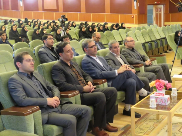 دکتر عبدی در آیین استقبال از نو دانشجومعلمان دانشگاه فرهنگیان اردبیل:

حرفۀ معلمی از نظر قرآن و از نظر تمام متفکران تعلیم تربیت شغل ارزشمند و مقدسی است. 7