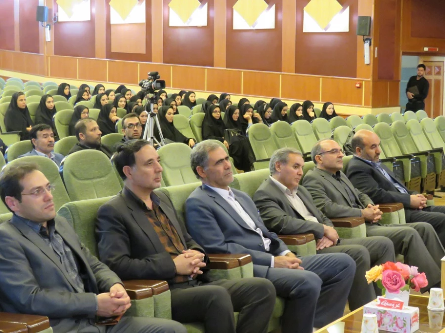 دکتر عبدی در آیین استقبال از نو دانشجومعلمان دانشگاه فرهنگیان اردبیل:

حرفۀ معلمی از نظر قرآن و از نظر تمام متفکران تعلیم تربیت شغل ارزشمند و مقدسی است. 2