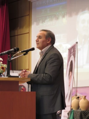 دکتر عبدی در آیین استقبال از نو دانشجومعلمان دانشگاه فرهنگیان اردبیل:

حرفۀ معلمی از نظر قرآن و از نظر تمام متفکران تعلیم تربیت شغل ارزشمند و مقدسی است. 9