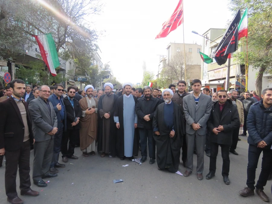 برپایی ایستگاه نقاشی دانشگاه فرهنگیان اردبیل در راهپیمایی 13 آبان 6
