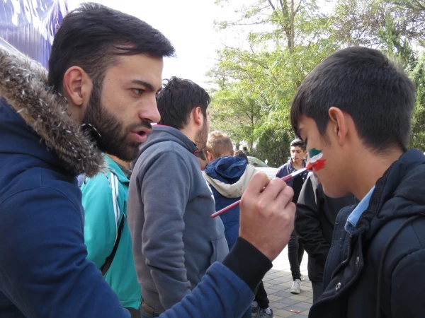 برپایی ایستگاه نقاشی دانشگاه فرهنگیان اردبیل در راهپیمایی 13 آبان 2