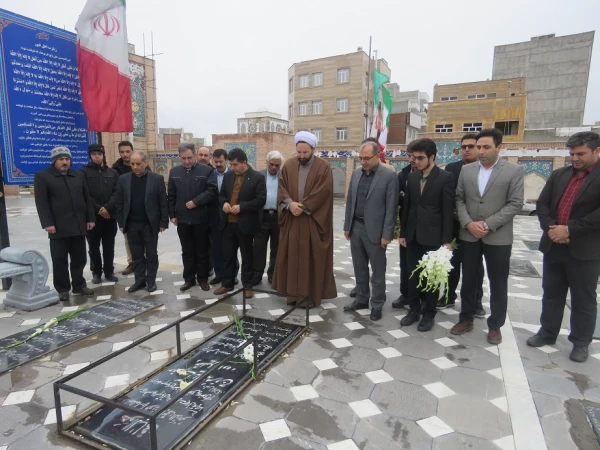 مراسم ادای احترام  به مقام شامخ شهدا 2
