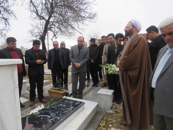 مراسم ادای احترام  به مقام شامخ شهدا 3