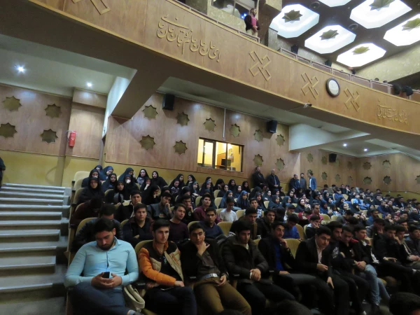 حجه الاسلام والمسلمین دادگر، مسئول نهاد نمایندگی رهبر انقلاب در دانشگاه فرهنگیان در گرامی داشت روز دانشجو:
«روز دانشجو مولفه های بسیار مهمی دارد که سه کلید واژه آن آرمان گرایی، عدالت خواهی و استکبارستیزی است.» 5