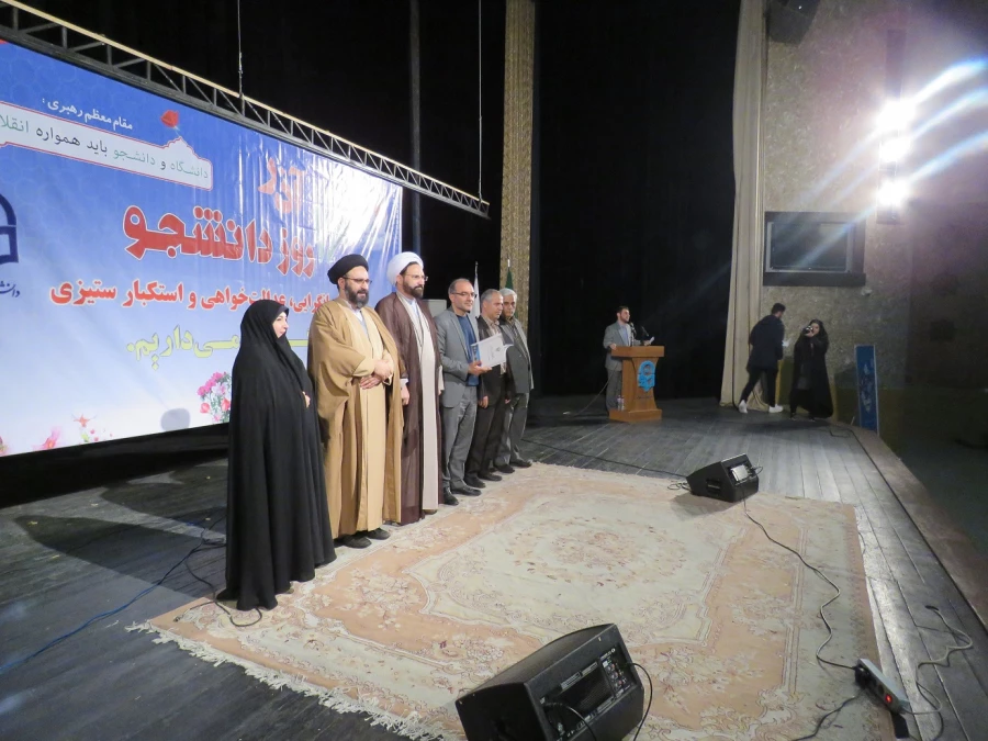 حجه الاسلام والمسلمین دادگر، مسئول نهاد نمایندگی رهبر انقلاب در دانشگاه فرهنگیان در گرامی داشت روز دانشجو:
«روز دانشجو مولفه های بسیار مهمی دارد که سه کلید واژه آن آرمان گرایی، عدالت خواهی و استکبارستیزی است.» 3