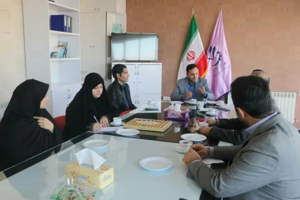 در دیدار رئیس دانشگاه فرهنگیان استان اردبیل و رئیس پارک علم و فن آوری استان عنوان شد:

پارک علم و فن آوری استان دوره های کارآفرینی برای دانشجومعلمان و مهارت آموزان برگزار میکند. 2