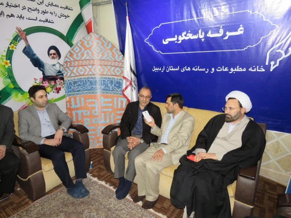 بازدید جمعی از همکاران از نمایشگاه دستاوردهای انقلاب اسلامی  2