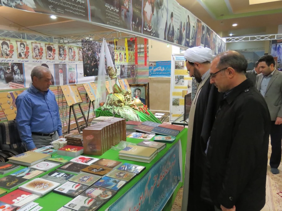 بازدید جمعی از همکاران از نمایشگاه دستاوردهای انقلاب اسلامی  3