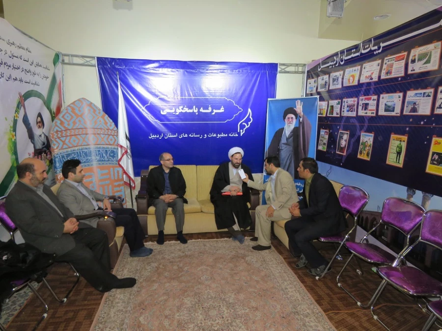 بازدید جمعی از همکاران از نمایشگاه دستاوردهای انقلاب اسلامی  5